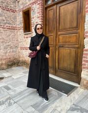 siyah punto nakışlı kaşe kaban